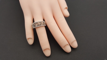 Preview: 14 Karat Brillant Ring 30 blaue Brillanten & 54 weiße Diamanten 0,27 ct. 57 - 18,0 mm Preview: 14 Karat Brillant Ring 30 blaue Brillanten & 54 weiße Diamanten 0,27 ct. 57 - 18,0 mm