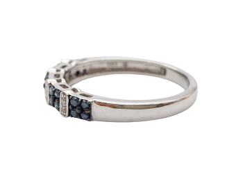 Preview: 14 Karat Brillant Ring 20 blaue Brillanten & 12 weiße Diamanten 0,25 ct. 57 - 18,0 mm Preview: 14 Karat Brillant Ring 20 blaue Brillanten & 12 weiße Diamanten 0,25 ct. 57 - 18,0 mm